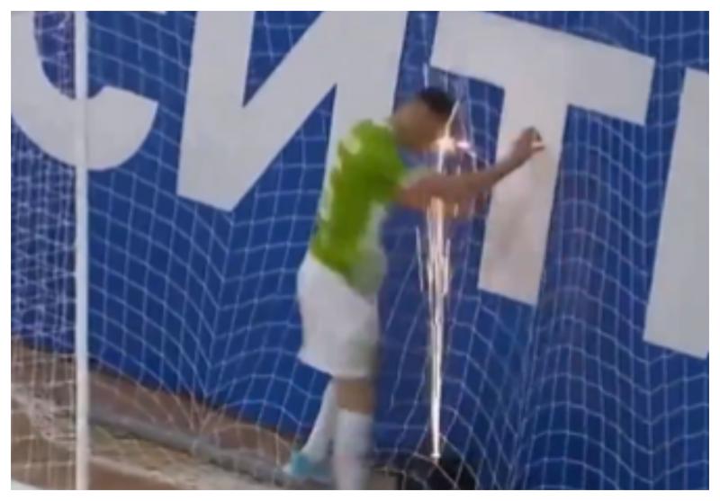 Jugador casi pierde un ojo en Rusia - Captura X (@nexta_tv)