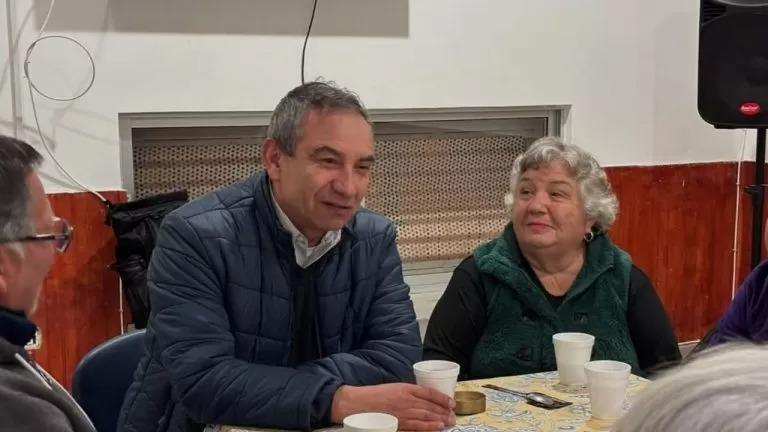 El vicealmirante (r) Alberto Soto en una actividad de su campaña senatorial. Imagen: Instagram (@alberto.soto.v).