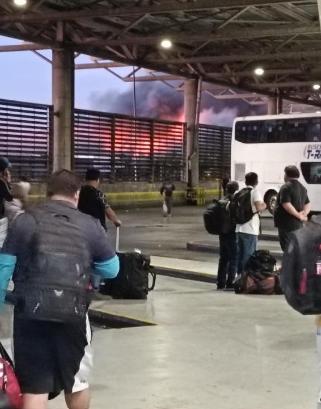 Las impactantes imágenes del incendio de Estación Central desde el Terminal de Buses | X