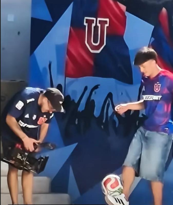 Filtran nueva camiseta de la U - Photosport