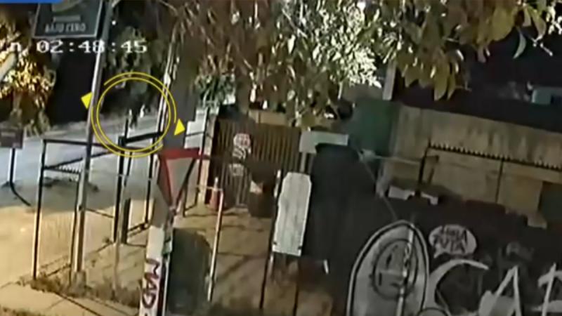 Cámaras captaron ataque incendiario a restaurante de Maipú - La Tarde Es Nuestra