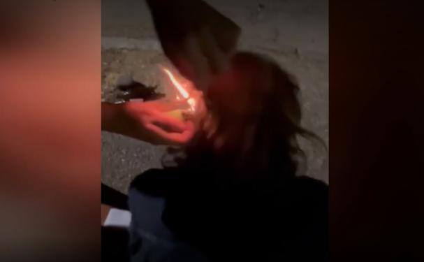 Detienen a menor de edad por prenderle fuego al pelo de hombre en situación de calle en España