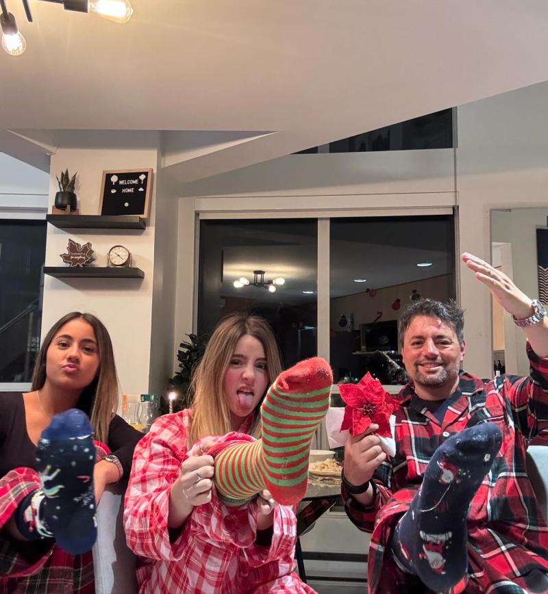 Instagram - Daniel Valenzuela y sus hijas en Canadá