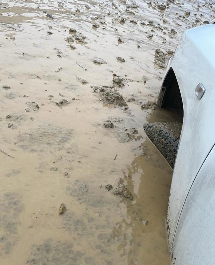 T13 - Emergencia en Cajón del Maipo: Ruta G-25 cortada, vehículos atrapados y más de 30 personas aisladas | Captura de video - RRSS