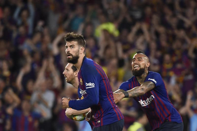 Vidal y Piqué jugando juntos en Barcelona | AFP