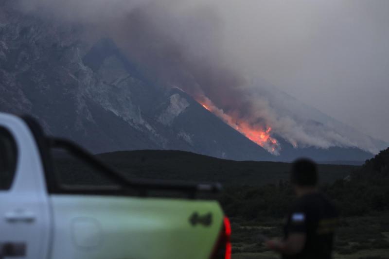 AFP - Incendio forestal en Argentina