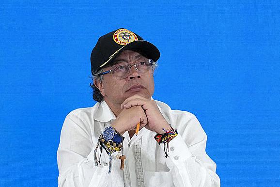 Colombia moviliza militares a la frontera con Venezuela - AFP