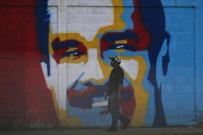 Mural pro Maduro en Venezuela - AFP