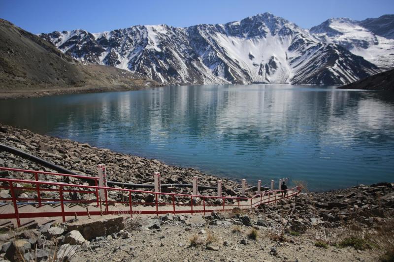 Deslizamiento de sedimentos en Embalse El Yeso aisló a 40 turistas: fueron asistidos por equipos de emergencia - Agencia Uno