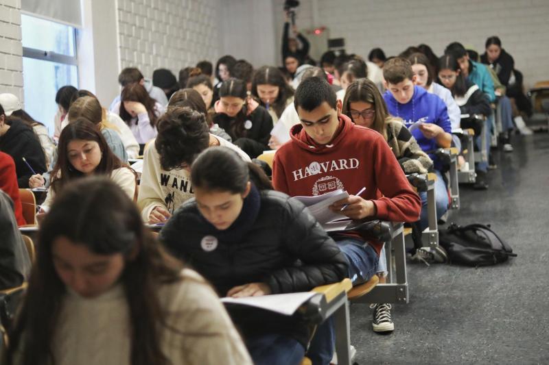 T13 - Este lunes se conocen los puntajes PAES y comienza la postulación a universidades para la Admisión 2026 | Agencia UNO