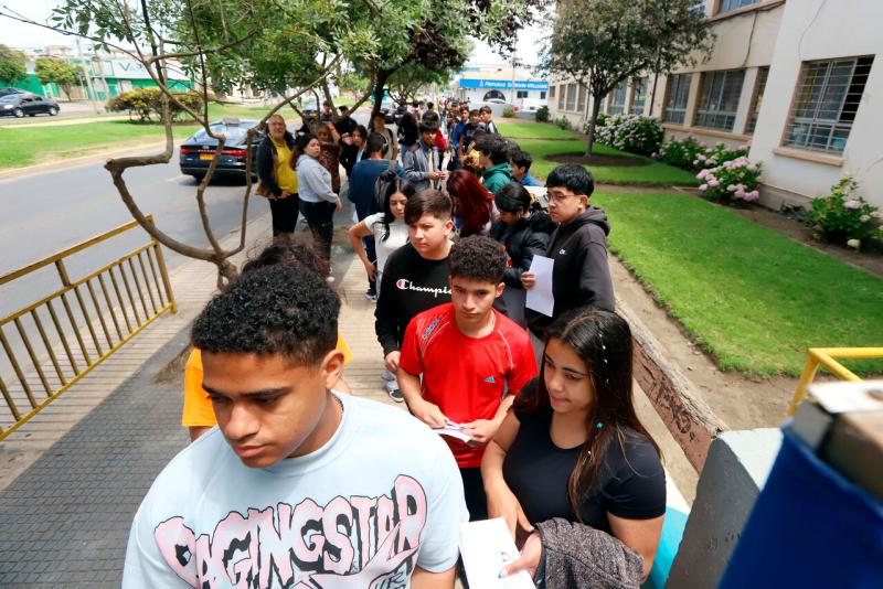 Agencia UNO referencial - La historia de disciplina de Carlos Armijo, uno de los puntajes nacionales de la PAES