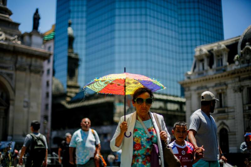 T13 - Hasta 37 grados: Se decreta una Alerta Roja para la región Metropolitana ante calor extremo | Agencia UNO