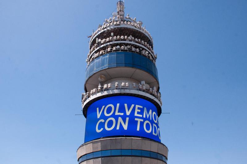 El imprevisto que obligó a reducir la duración del show pirotécnico en la torre Entel - Agencia Uno