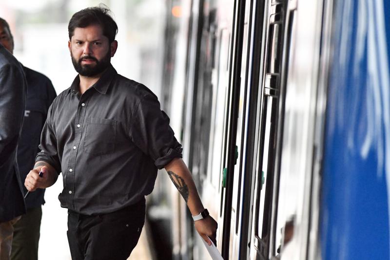 Agencia UNO - Indultos, pensiones de gracia y el regreso de la estatua de Baquedano: el legado de Boric tras el 18-O