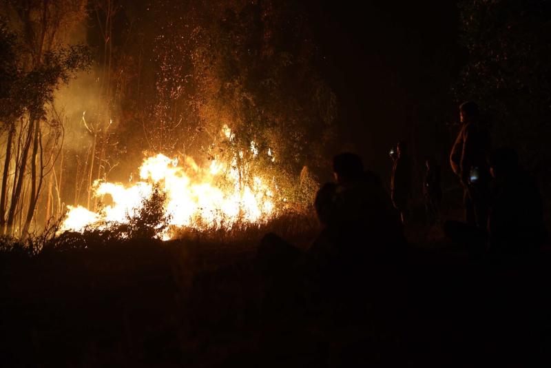 Agencia Uno - Bomberos ayudaron a mellizas en medio del incendio