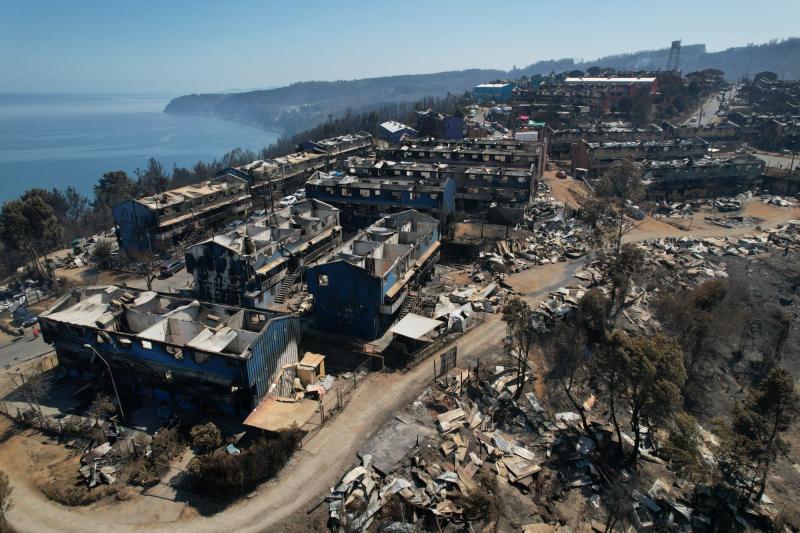 Agencia Uno - Pailita emocionó a familia que lo perdió todo por los incendios forestales