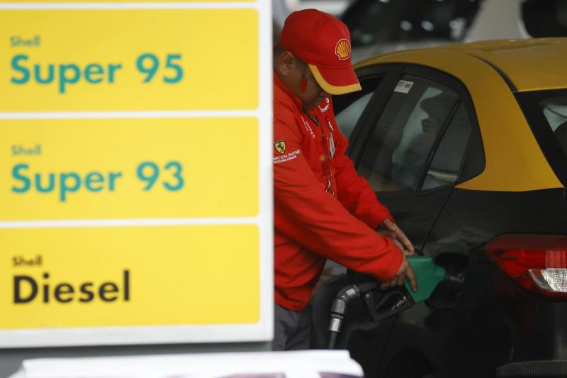 ATON - Precio de bencina bajará 24,3 pesos por litro a partir de este jueves