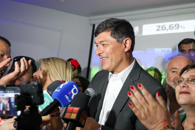 Aton- Parisi obtuvo el tercer lugar en la primera vuelta presidencial