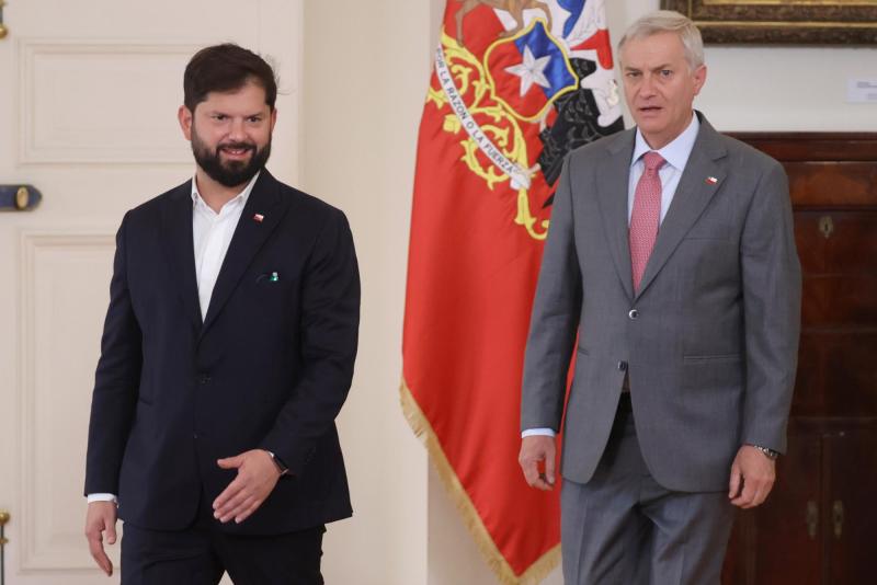 Aton- Presidente en ejercicio Gabriel Boric y mandatario electo José Antonio Kast