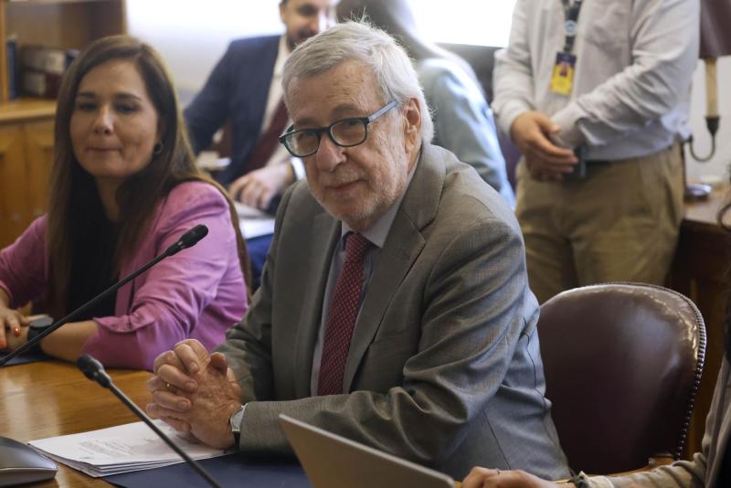 Aton- Ministro van Klaveren comunicó salida de Pakarati de la embajada de Nueva Zelanda