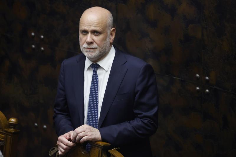 Aton- Ministro Álvaro Elizalde