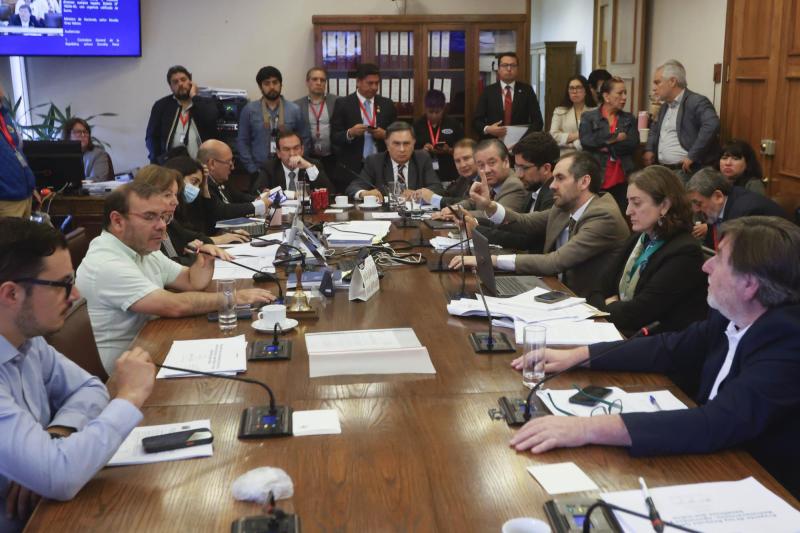 Aton- Diputados de oposición de Comisión de Hacienda rechazaron reajuste público