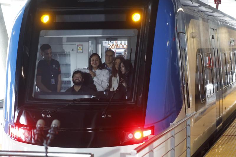 Aton- Presidente Boric en presentación de nuevos trenes