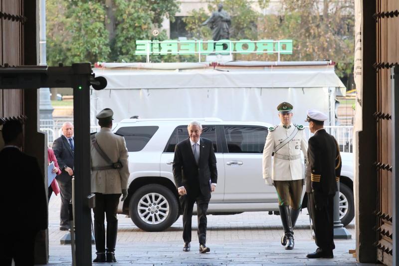 Aton- Kast en La Moneda