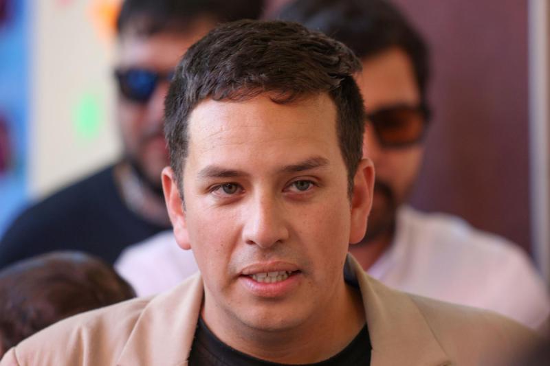 ATON - Aton - Alcalde de Puente Alto encara al edil de Zapallar por propuesta a Kast sobre SLEP