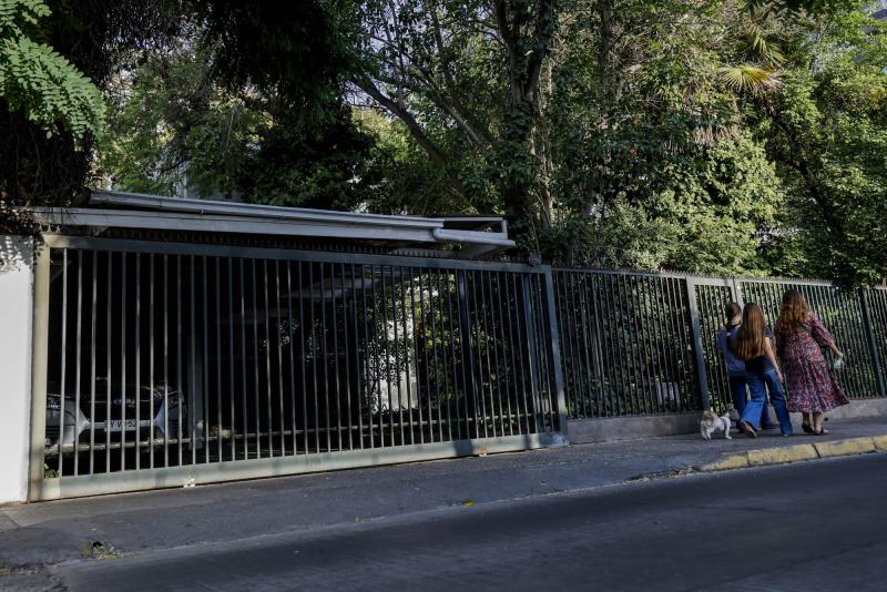 Boric reconoce "incompatibilidad" en compra de casa de Allende - Aton