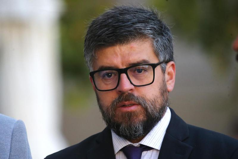 Aton- Araya instó a Brito a entregar antecedentes