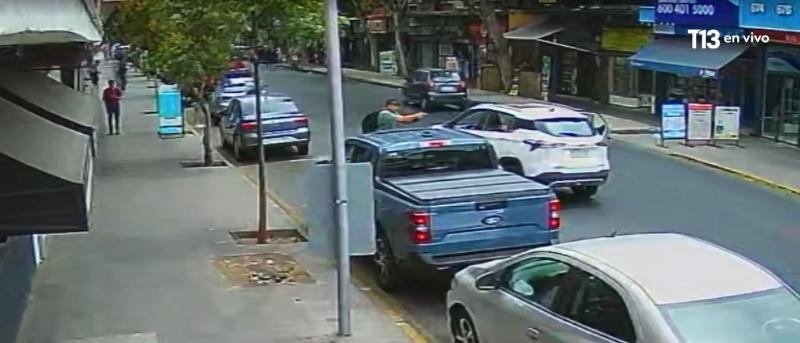 T13 - Carabinero frustra robo en 'salida de banco'