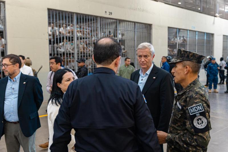 Kast visitó megacárcel de Bukele en El Salvador - T13