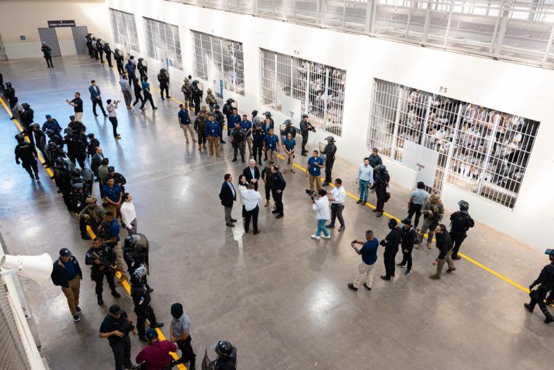 Kast visitó megacárcel de Bukele en El Salvador - T13