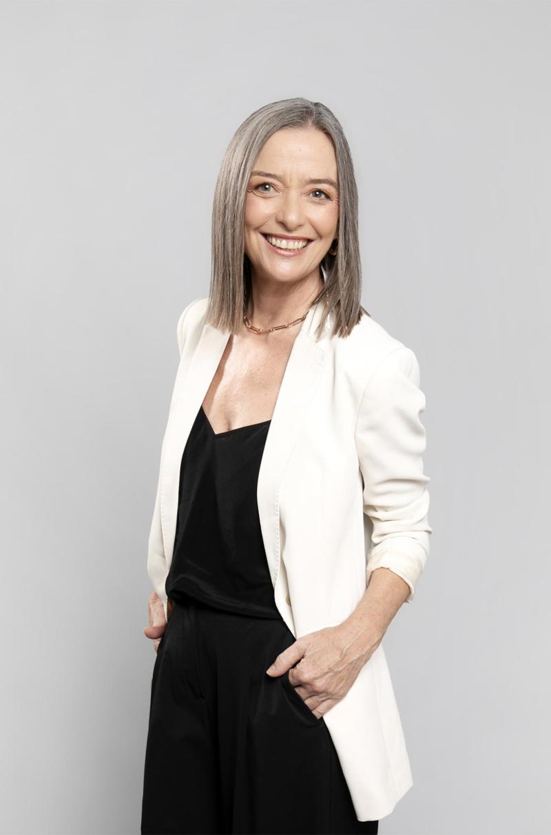 El 13 - Consuelo Saavedra