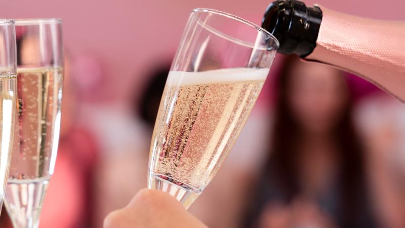 Freepik - Polémica por espumantes sin alcohol para niños