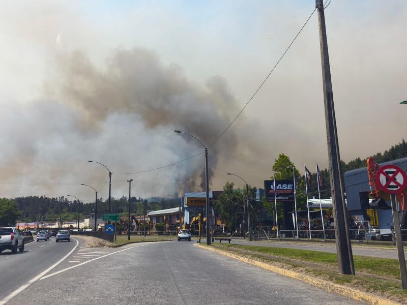 T13 - Incendio amenaza a cárcel El Manzano: Gendarmería mantiene listo protocolo de evacuación de internos | Captura de video