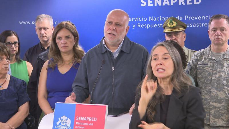 Ministro Elizalde confirma un fallecido y 19 heridos tras incendios forestales - t13