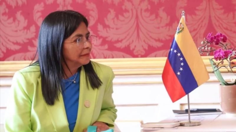 Exvicepresidente colombiano asegura que Maduro fue “entregado” por su propia vicepresidenta