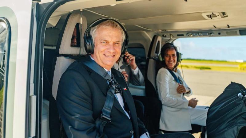 José Antonio Kast hoy durante su visita a la frontera entre República Dominicana y Haití