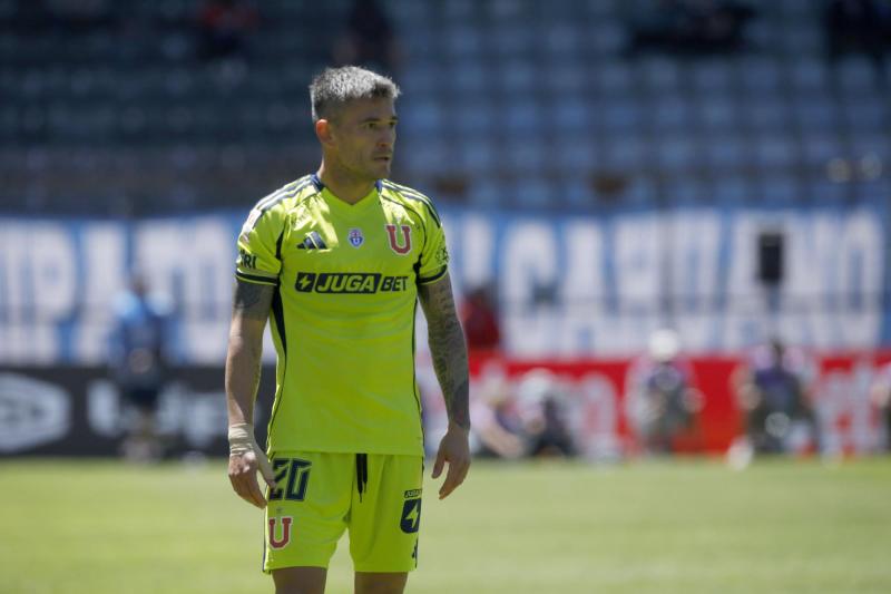 Universidad de Chile visita a Universitario por la "Noche Crema" - Instagram: @universitario1924