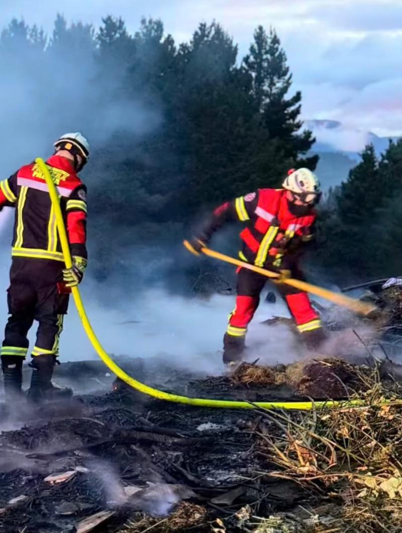 Bomberos chilenos cruzan a la Patagonia argentina | Instagram