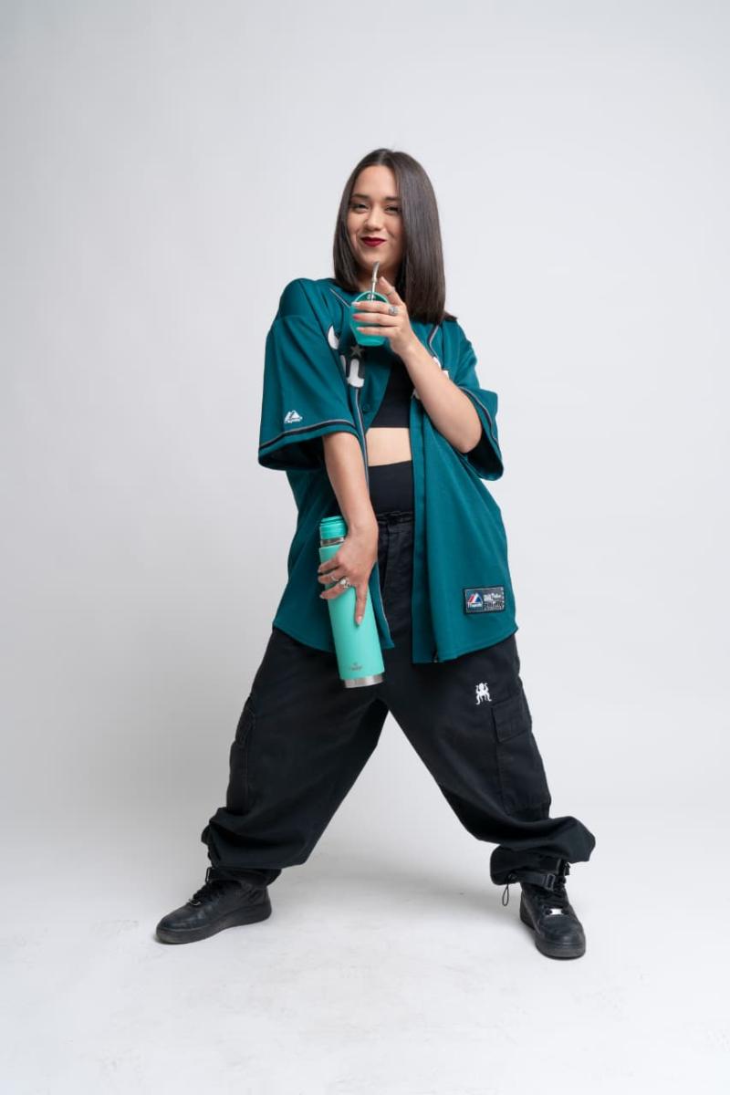 Quién es Aly Mayely, la cantante de rap que estrena "Soltar", una terapia de búsqueda interna