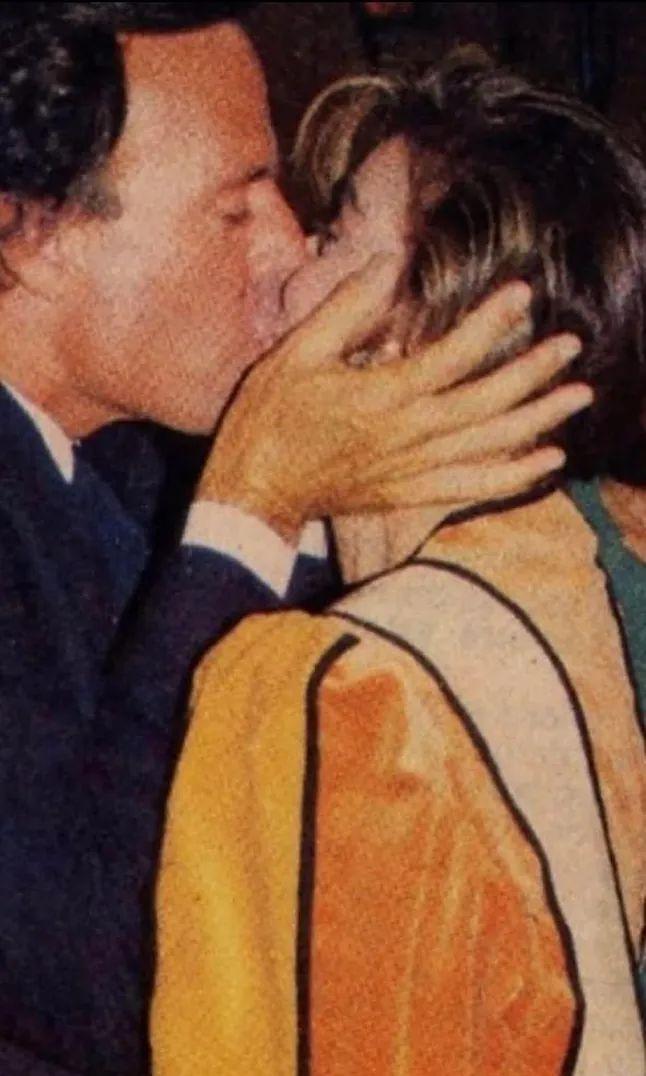 Redes sociales - Pilar Cox y Julio Iglesias