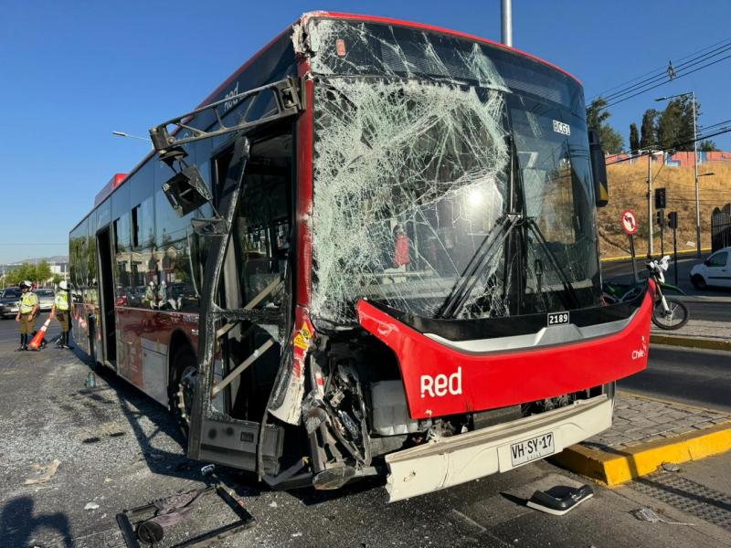 T13 - Choque de buses en Maipú