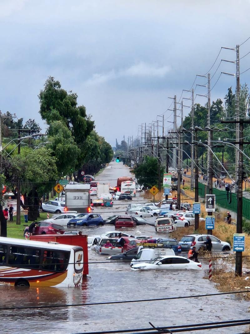 Calles de Maipú quedaron inundadas tras lluvias