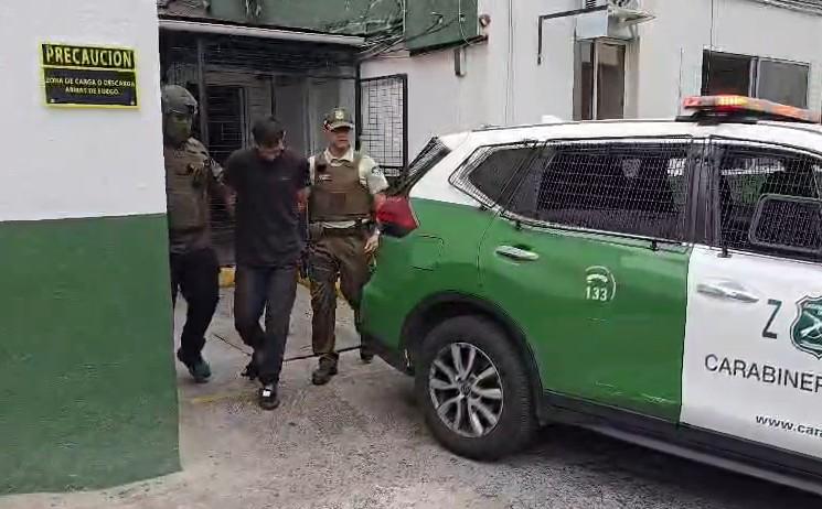 Cedido a T13 - Detienen a hombre acusado de quemar a otro en San Bernardo