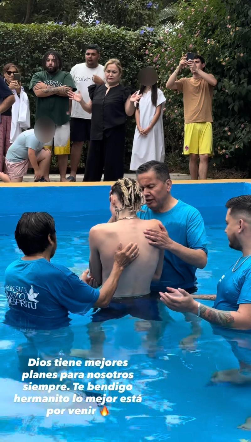 @marcianeke - Marcianeke se bautiza y comparte fotos de la ceremonia