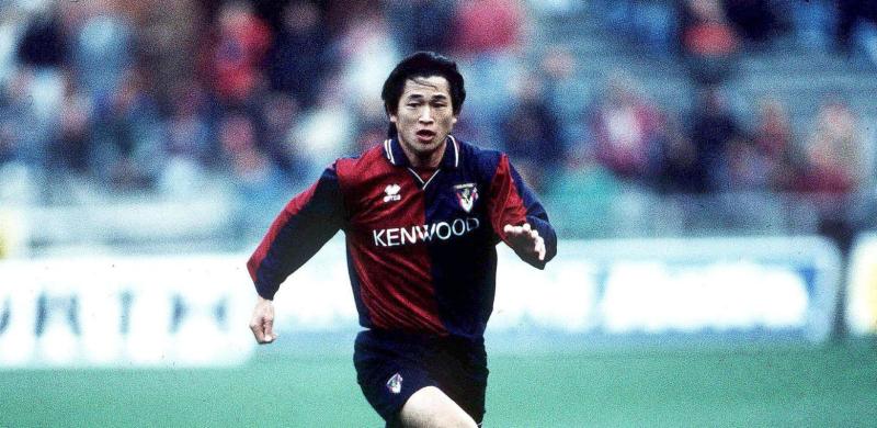 Miura, futbolista más longevo del mundo, jugando para el Genoa | Archivo