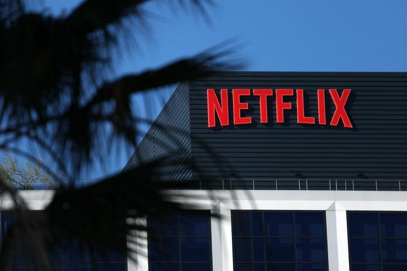 AFP - Netflix desechó oficialmente la idea de comprar Warner Bros